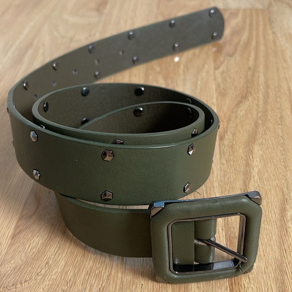 Boutique *NWOT* Olive Fashion Studded Belt